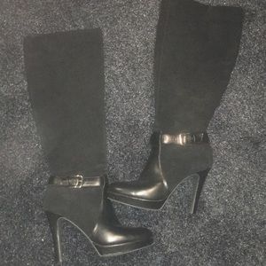 Zipper up heeled boots